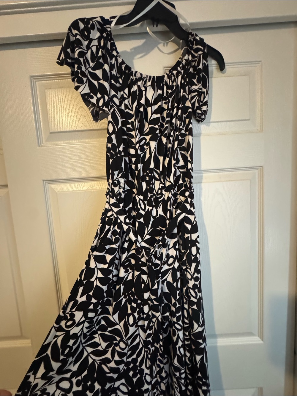 London Times Black and White Leaf-Print Maxi Romper with Flutter Sleeves